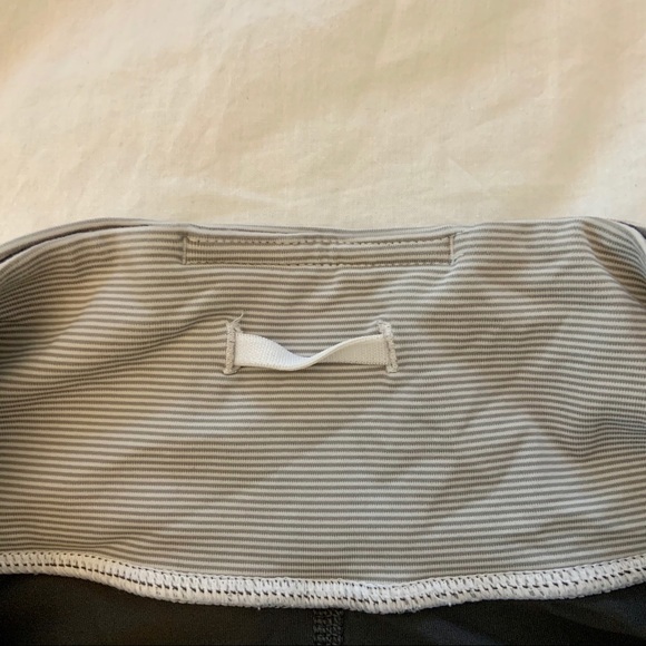 Lululemon Gray Cropped Legging - Picture 6 of 6